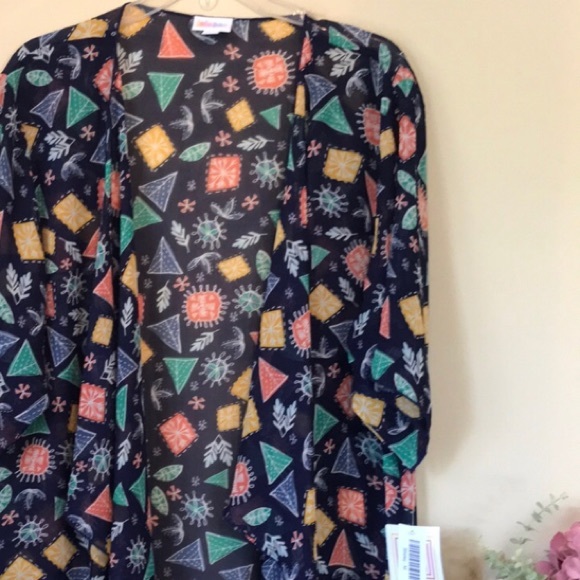 LuLaRoe Tops - LuLaRoe Shirley NWOT